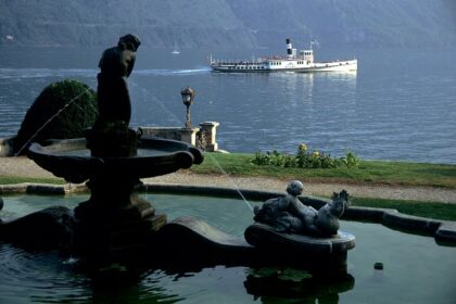 "Paesaggio del Lago di Como, traghetti, navigazione, paesaggio lago di Como"